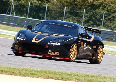 Lotus Evora GT4 sur circuit